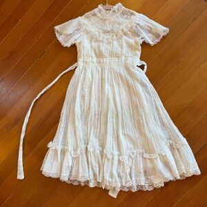 Gunne Sax girls vintage white dress with lace trim